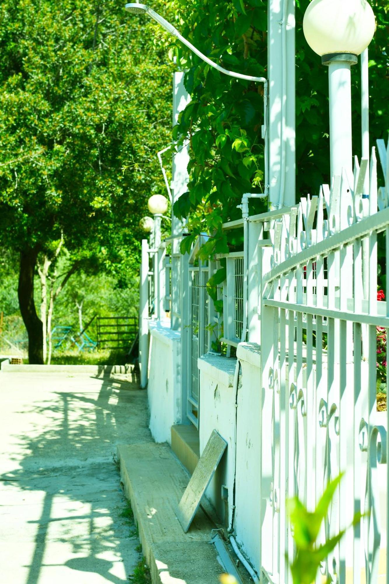 Garden Rooms Himare Ngoại thất bức ảnh