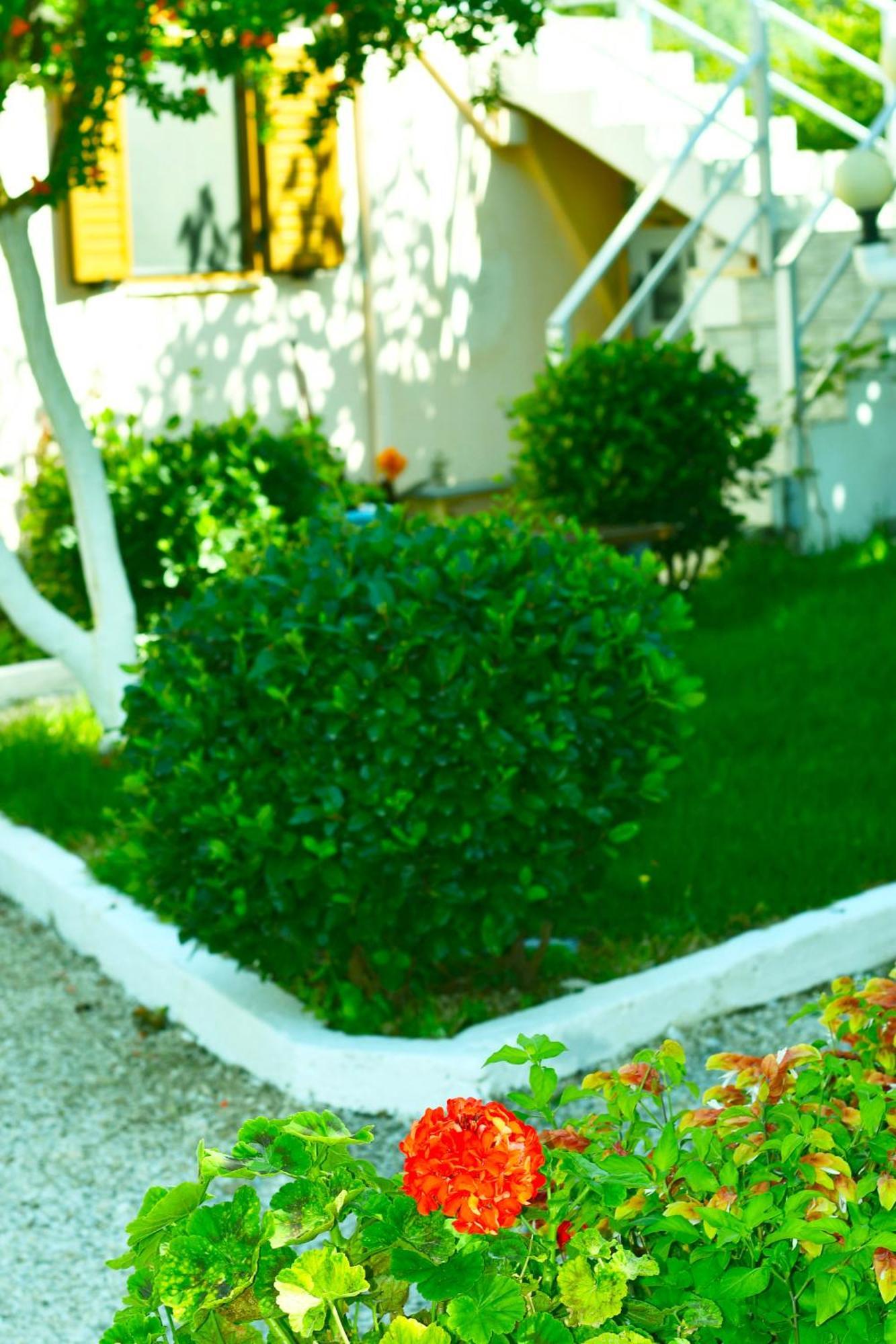 Garden Rooms Himare Ngoại thất bức ảnh