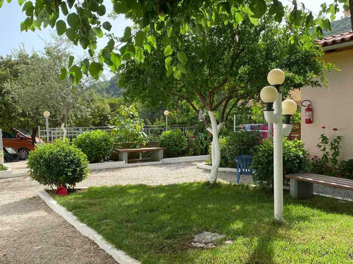Garden Rooms Himare Ngoại thất bức ảnh